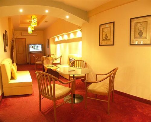 Otel Nafsika Centre 2*